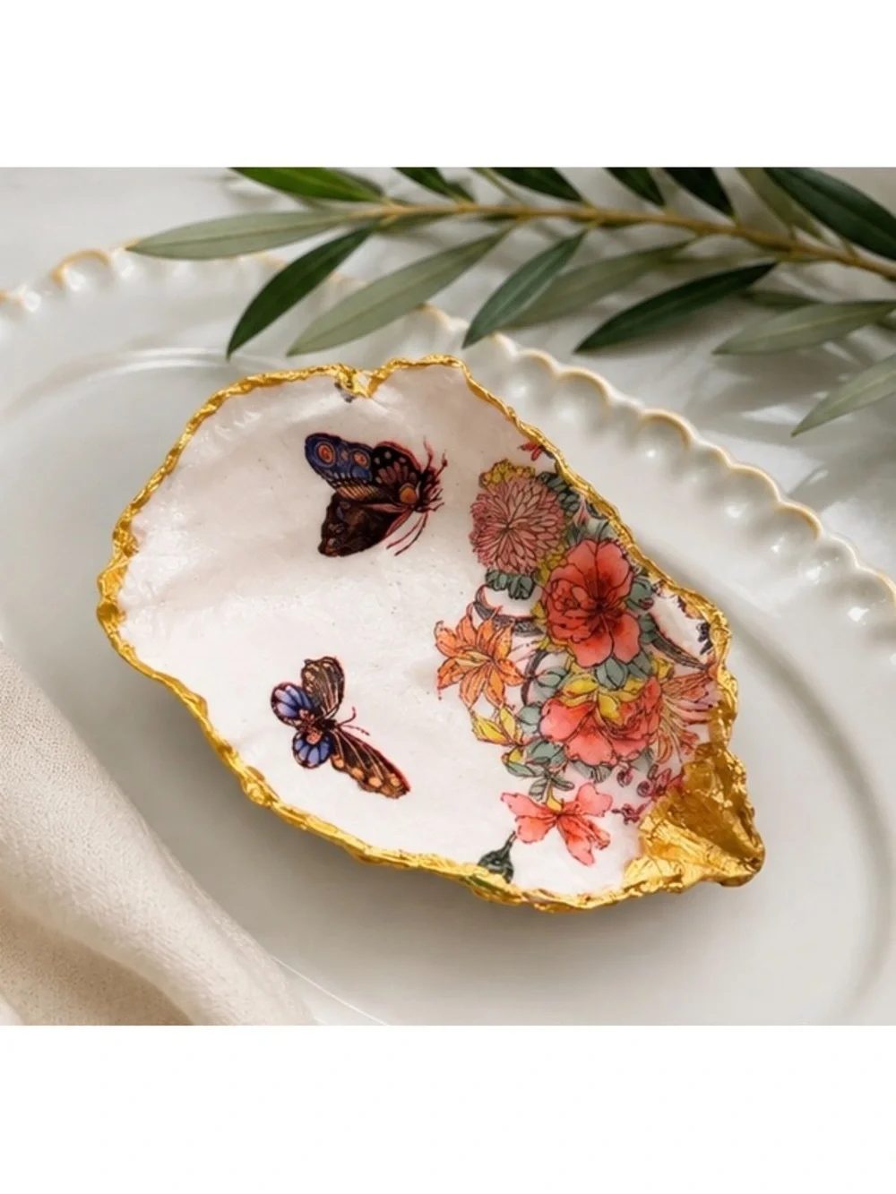Elegant Floral Natural OysterButterfly Trinket Dish with Gold Edge - White